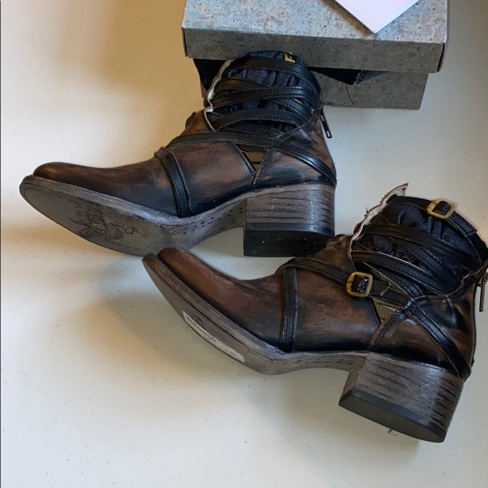 Freebird by Steven Stair Black and Brown Ankle Boots - Picture 5 of 10